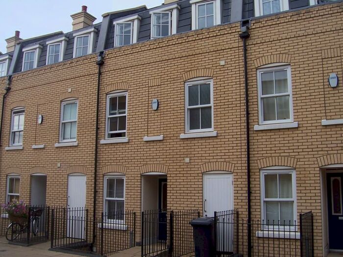 3 Bedroom Town House To Rent In St. Matthews Gardens, Cambridge, CB1