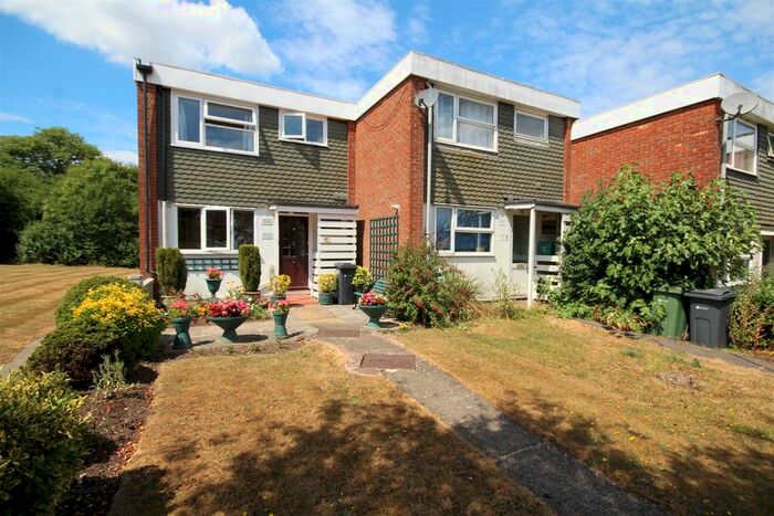 3 Bedroom Property To Rent In Windsor Close, Onslow Village, Guildford, GU2
