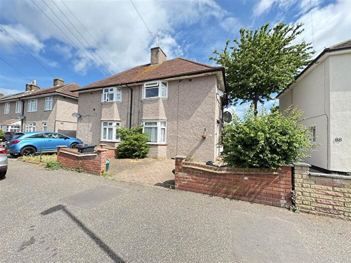3 Bedroom Detached House To Rent In Mayesbrook Road, Goodmayes, IG3