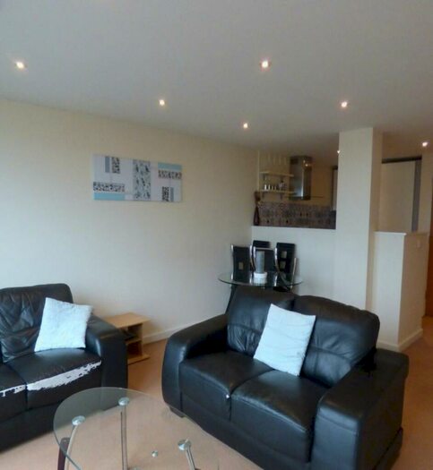 1 Bedroom Flat To Rent In Paramount Building, SN1