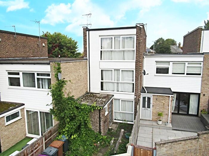 3 Bedroom Terraced House For Sale In Gwynns Walk, Hertford, SG13