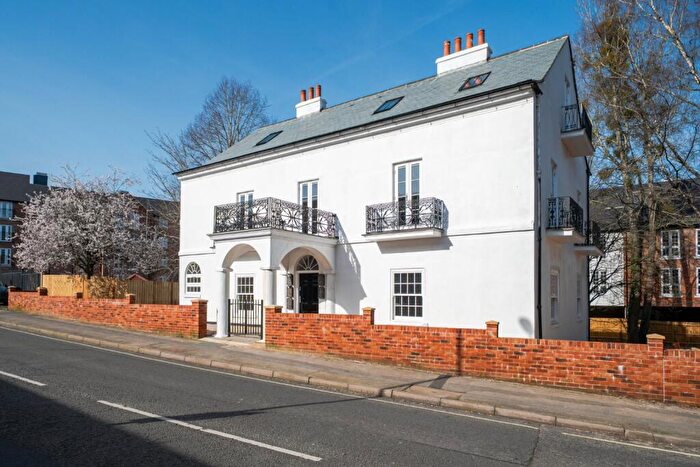 2 Bedroom Flat To Rent In Lower Turk Street, Alton, Hampshire, GU34