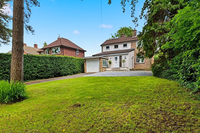 3 Bedroom Detached House For Sale In Somersall Lane, Chesterfield, S40