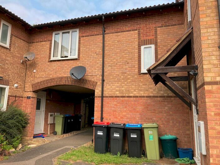 1 Bedroom Maisonette To Rent In Hexham Gardens, Milton Keynes, Buckinghamshire, MK3