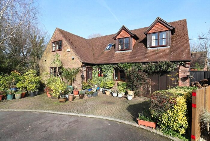 4 Bedroom Detached House For Sale In The Close, Charlton Marshall, DT11