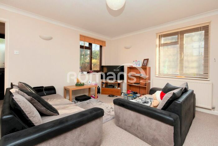 2 Bedroom End Of Terrace House To Rent In Stockbridge Close, RG24