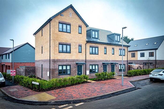 5 Bedroom End Of Terrace House To Rent In Simmental Way, Milton Keynes, MK8