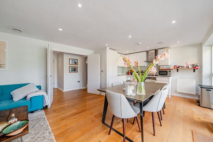 2 Bedroom Flat For Sale In Palfrey Place, London, SW8
