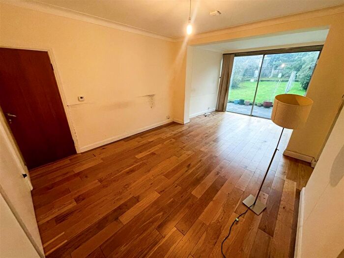 5 Bedroom Detached House For Sale In Foscote Road, London, NW4