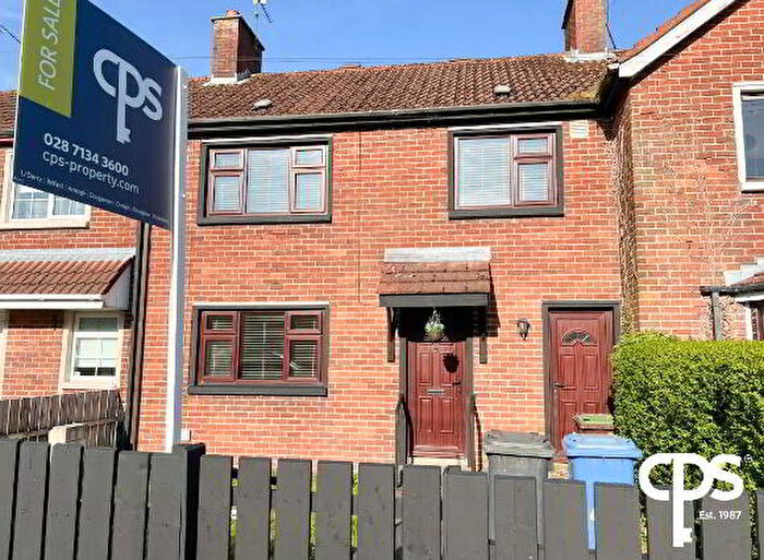 3 Bedroom Mid Terraced House For Sale In Malin Gardens, Derry, BT48