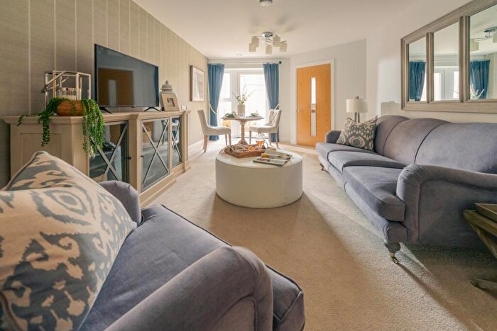 1 Bedroom Apartment For Sale In Charlton Green, Dover, CT16