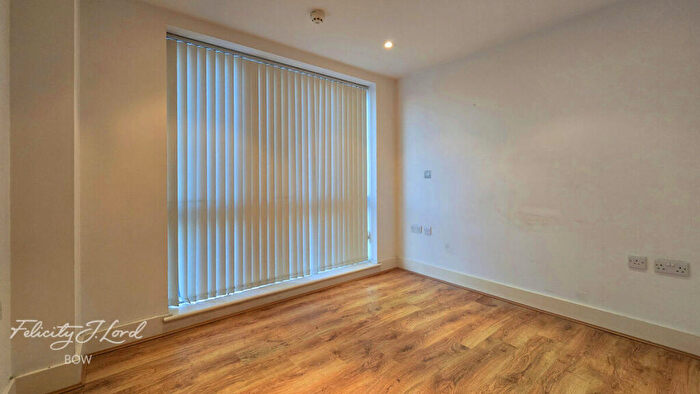 2 Bedroom Apartment For Sale In Yeo Street, London, E3