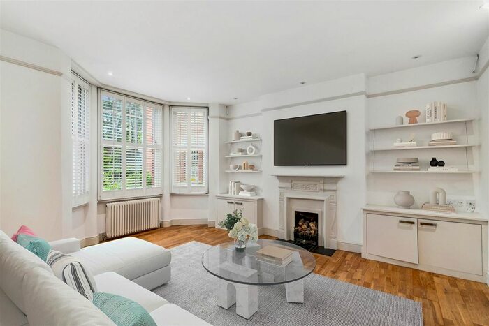 2 Bedroom Flat To Rent In Sutton Court, London, W4