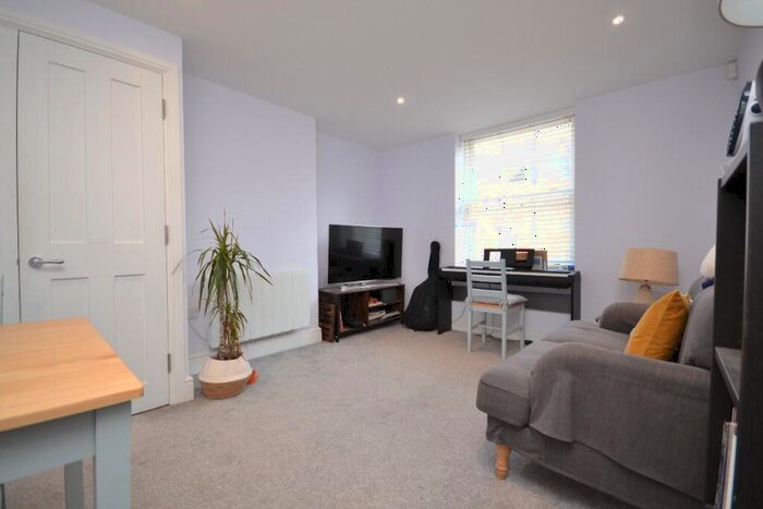 1 Bedroom Flat To Rent In High Street, Ingatestone, Essex, CM4