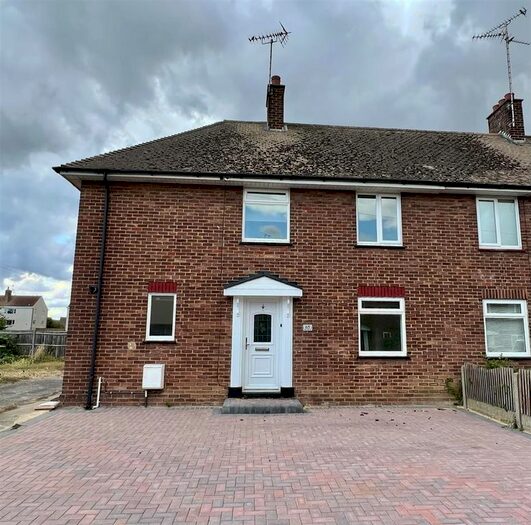 3 Bedroom Semi-Detached House To Rent In The Drive, Rochford, SS4