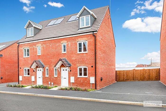 4 Bedroom Semi-Detached House To Rent In Fowler Drive, Market Harborough, Leicestershire, LE16