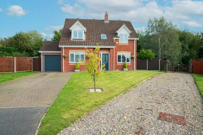 3 Bedroom Detached House For Sale In Paget Adams Drive, Dereham, NR20