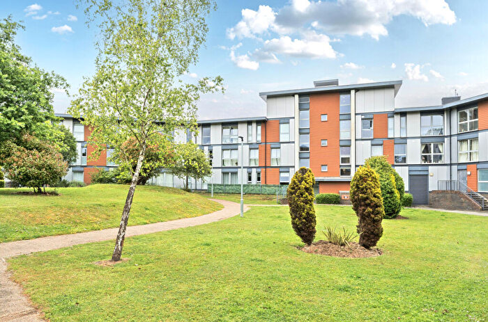 2 Bedroom Apartment For Sale In Commonwealth Drive, Crawley, RH10