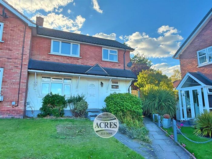 3 Bedroom Semi-Detached House For Sale In Hook Drive, Four Oaks, B74