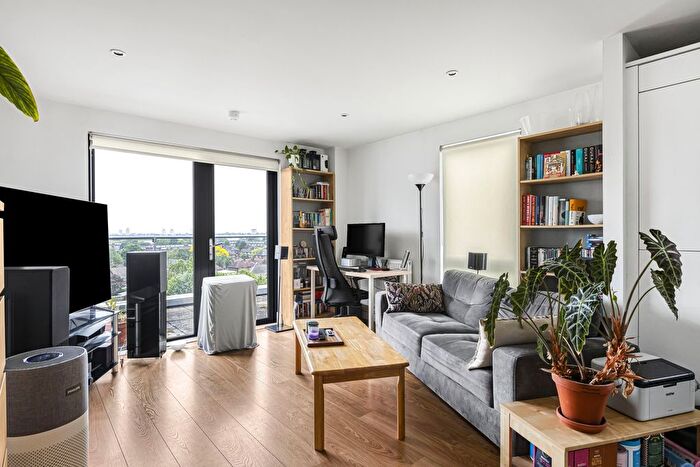 1 Bedroom Flat To Rent In Jupiter House, Turner Street, London, E16