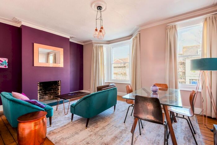 2 Bedroom Flat To Rent In Springfield Road, Preston Circus, Brighton, BN1