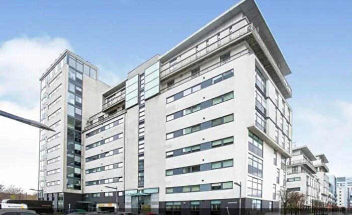 2 Bedroom Flat To Rent In Castlebank Place, Glasgow, G11