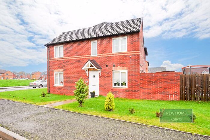 3 Bedroom Semi Detached House For Sale In Kitchen Road, Tyersal, Bradford, BD4