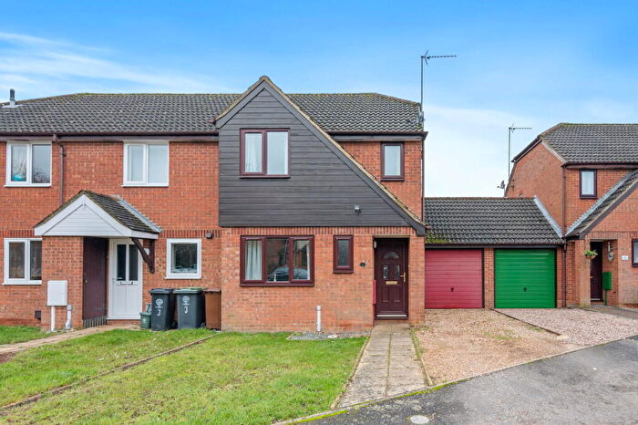 3 Bedroom Semi Detached House For Sale In Treen Close, Thrapston, NN14