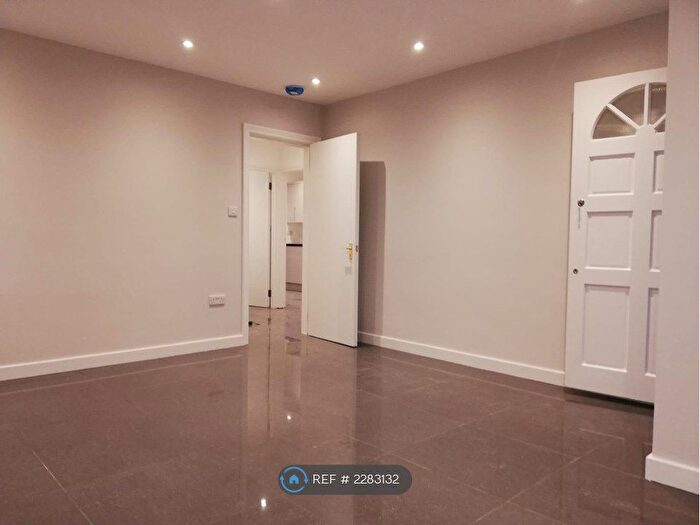 2 Bedroom Maisonette To Rent In Netley Court, Ilford, IG2