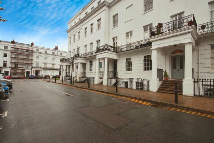 2 Bedroom Flat To Rent In Clarendon Square, Leamington Spa, CV32