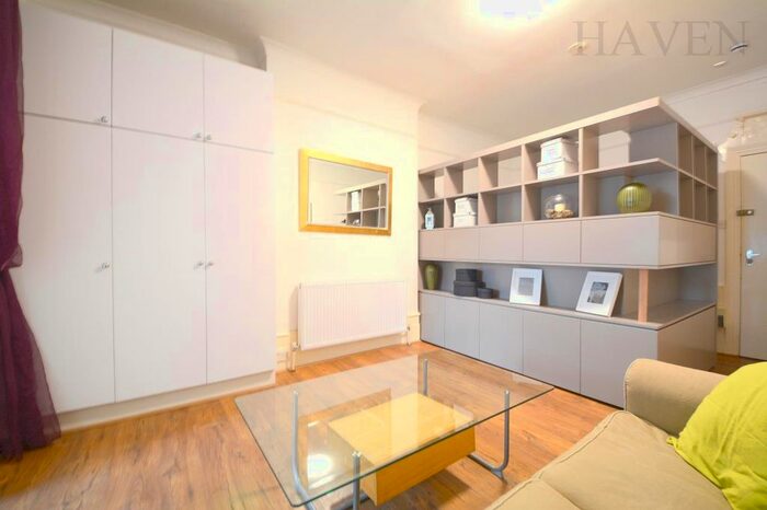 Studio To Rent In Durham Road, London, N2