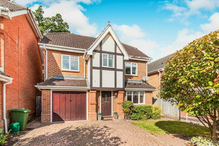 4 Bedroom Detached House To Rent In Queens Ride, Crowthorne, RG45
