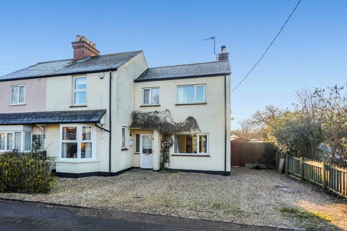 3 Bedroom Semi-Detached House For Sale In Wood End Road, Bedford, MK43