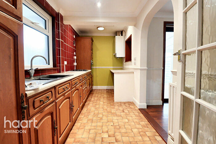 3 Bedroom Terraced House For Sale In Copse Avenue, Swindon, SN1