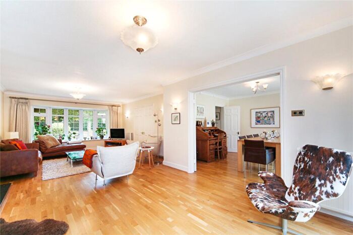 5 Bedroom House To Rent In Old Avenue, West Byfleet, KT14