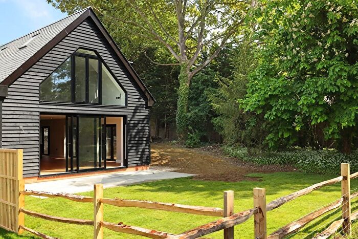 3 Bedroom Detached House For Sale In Paddock Grove, Effingham, KT24