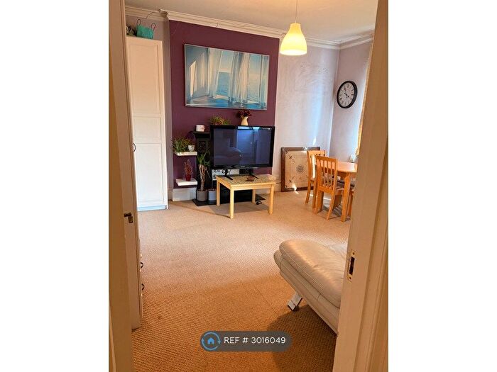 2 Bedroom Flat To Rent In Madeley Road, London, W5