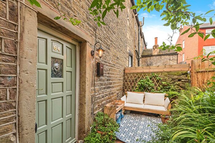 2 Bedroom Character Property For Sale In Crescent Road, Birkby, Huddersfield, HD2