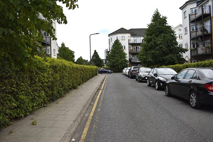 2 Bedroom Flat For Sale In Enstone Road, Enfield, EN3