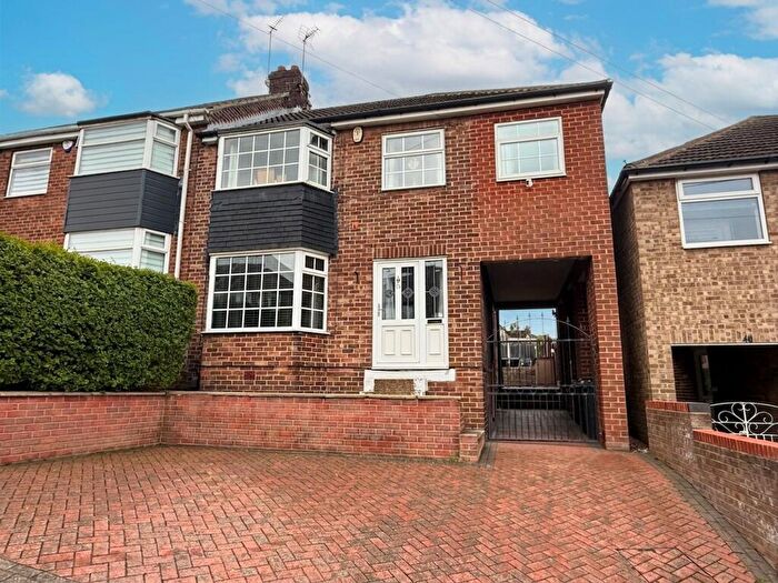 4 Bedroom Semi-Detached House For Sale In West Hill, Kimberworth, S61