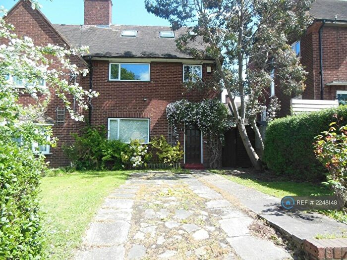 4 Bedroom Semi-Detached House To Rent In Mottingham Road, London, SE9