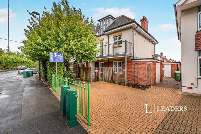 2 Bedroom Flat To Rent In Weston Lane, Southampton, SO19