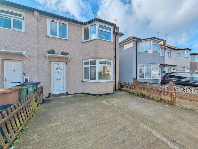 3 Bedroom Semi-Detached House To Rent In Surrey Avenue, Leigh On Sea, Essex, SS9