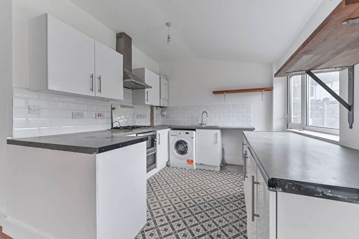 2 Bedroom Flat To Rent In Galpins Road, Norbury, Thornton Heath, CR7