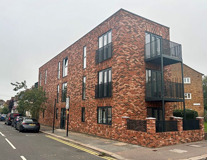 2 Bedroom Flat To Rent In Chingford Road, London, E17