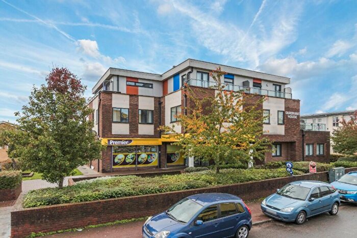 1 Bedroom Flat To Rent In Island Farm Road, West Molesey, Surrey, KT8