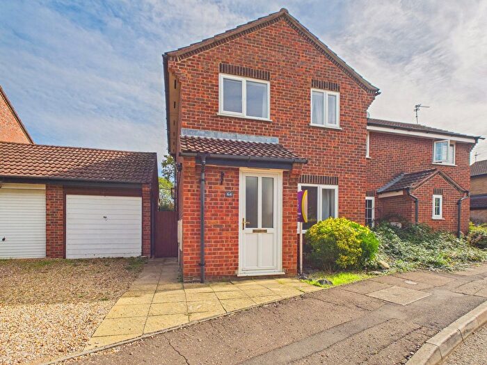 3 Bedroom Semi-Detached House To Rent In Paulsgrove, Orton Wistow, Peterborough, PE2