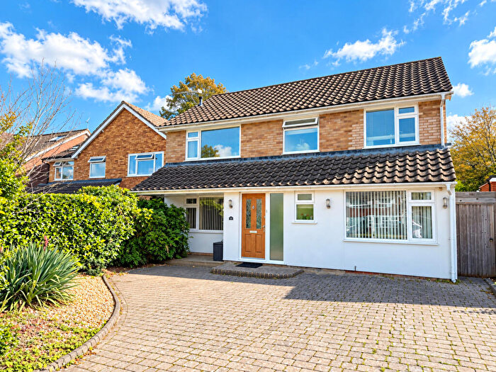4 Bedroom Detached House For Sale In Warren Close, Felbridge, Surrey, RH19