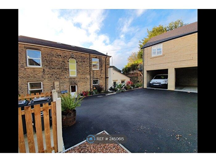 2 Bedroom Flat To Rent In Burnley Road, Sowerby Bridge, HX6