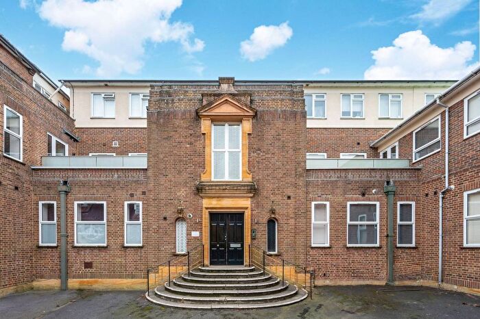 2 Bedroom Flat To Rent In Bury Fields, Guildford, GU2